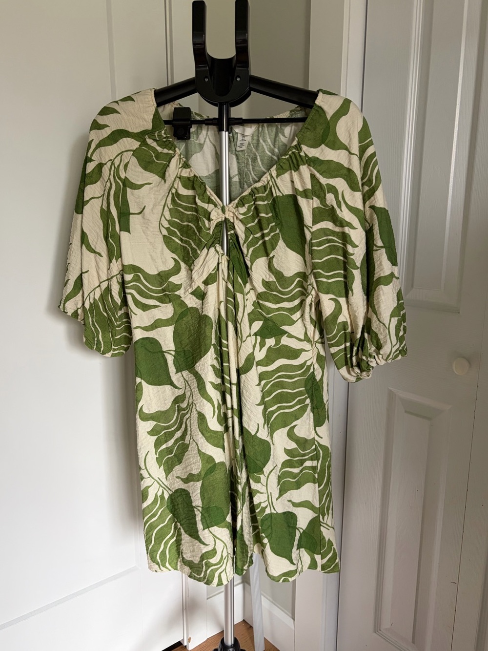 Women's H&M Green Leaf Print Dress-large